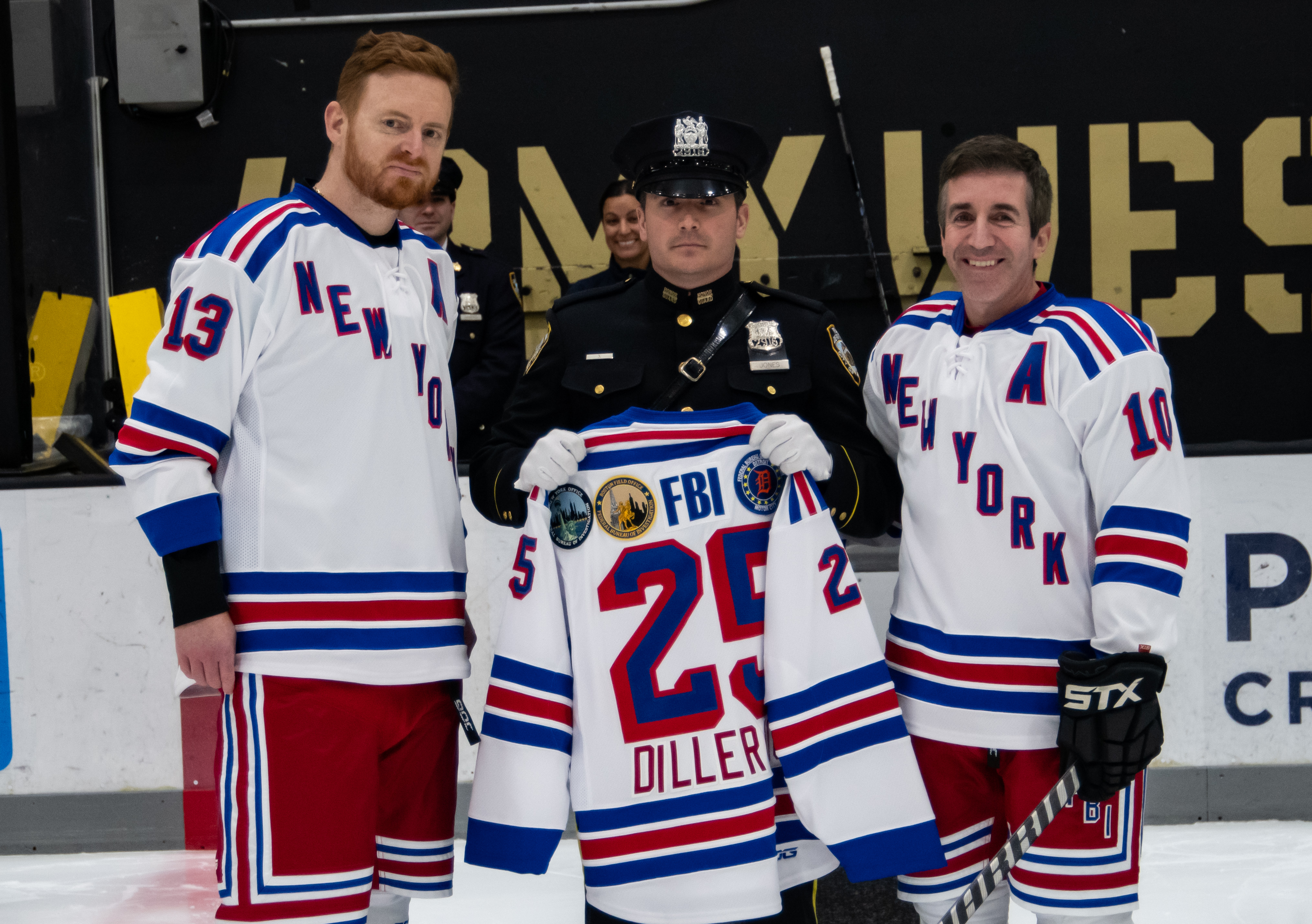 全球热议！冰球场外八卦引关注的简单介绍