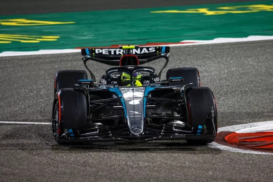 包含梅赛德斯横扫哈斯车队,汉密尔顿高光表现的词条 包含梅赛德斯横扫哈斯车队,汉密尔顿高光表现的词条