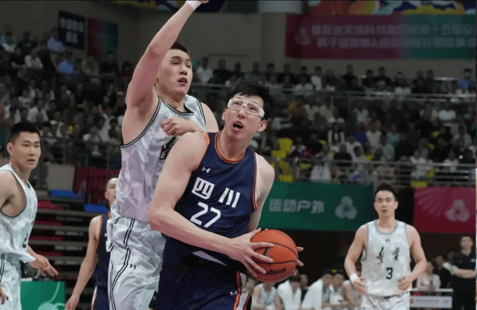 四川队碾压76人，周琦带队取胜