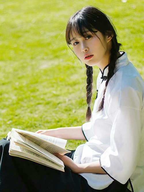 当马刺打穿76人时，克莱在F1巴林新赛季揭幕战接管赛道