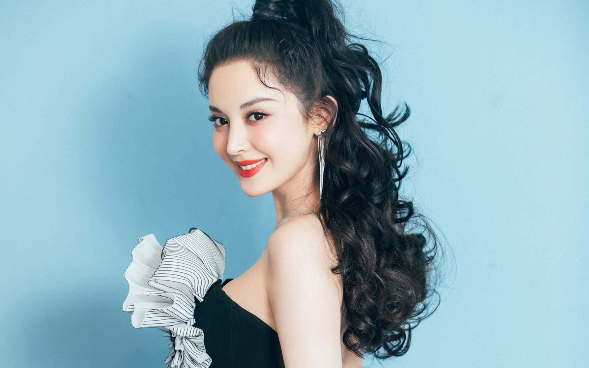 NBA季后赛焦点战外的足球风暴，勒沃库森如何带走国际米兰的全球目光