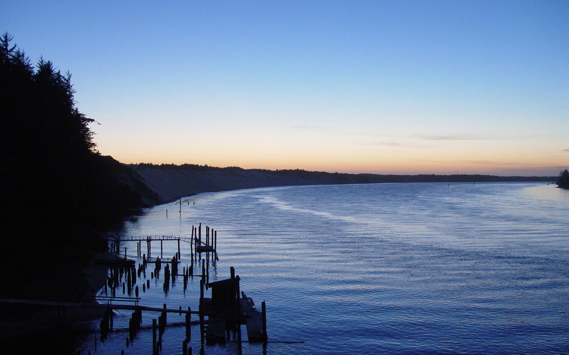 双城记，篮网一波流击溃马刺，布克50分统治凤凰城